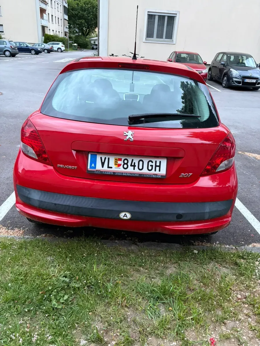 Peugeot 207 2012 photo 3