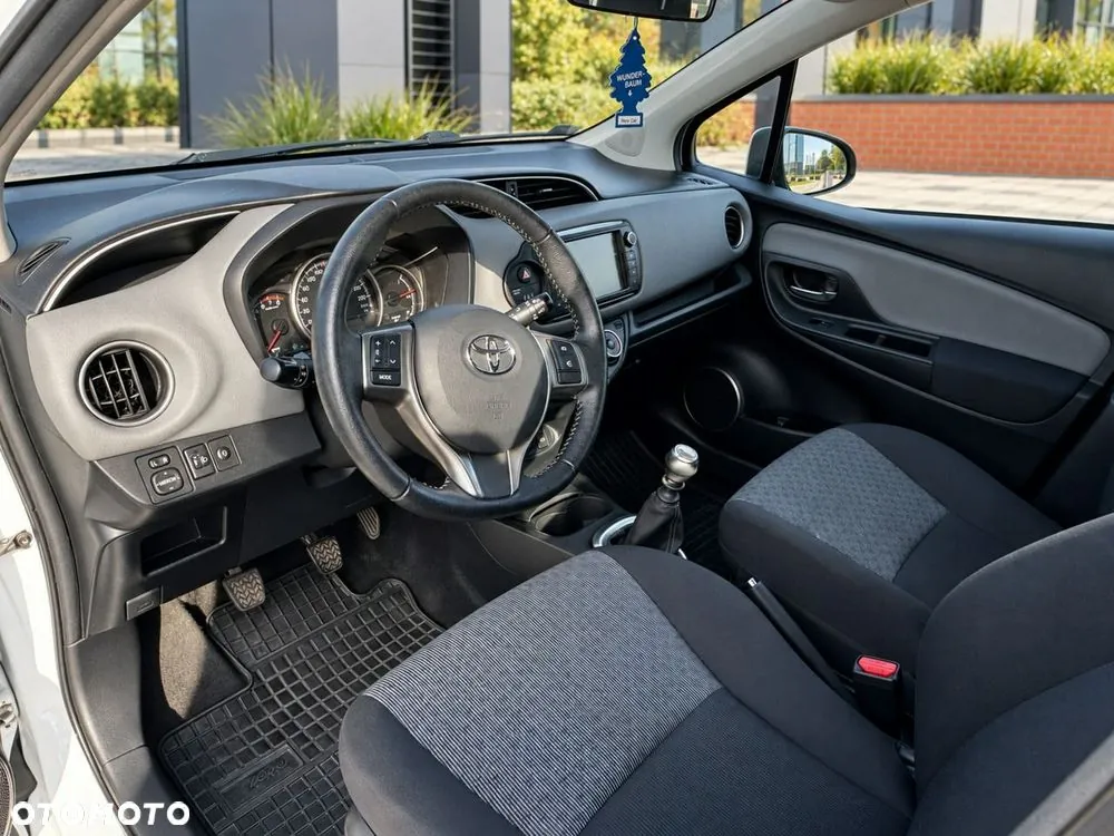 Toyota Yaris 2015 photo 5