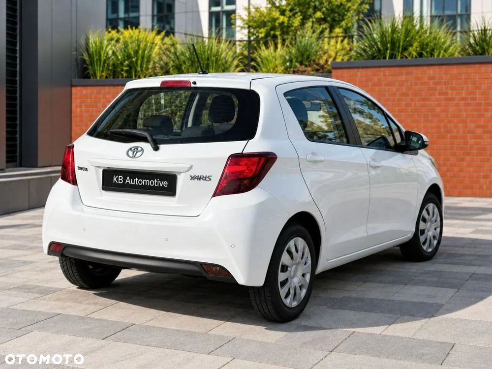 Toyota Yaris 2015 photo 2