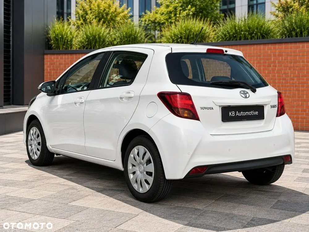 Toyota Yaris 2015 photo 4