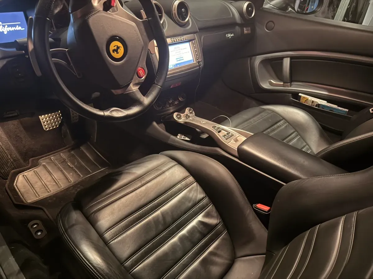 Ferrari California 2011 photo 2