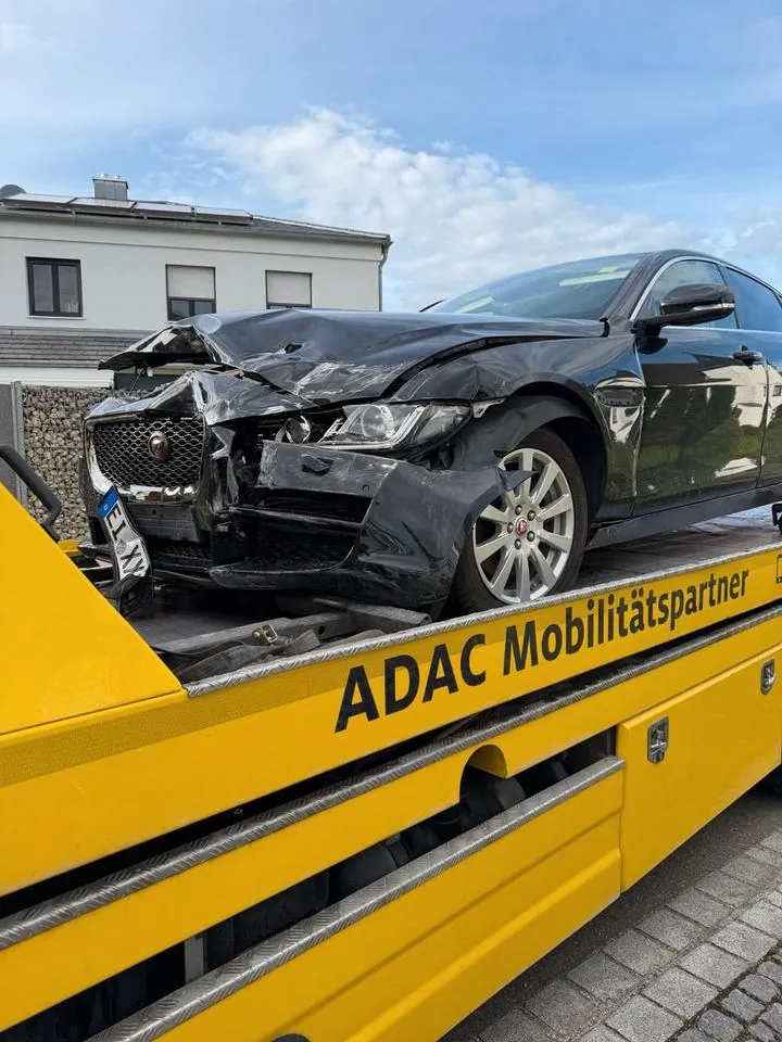 Jaguar Xe