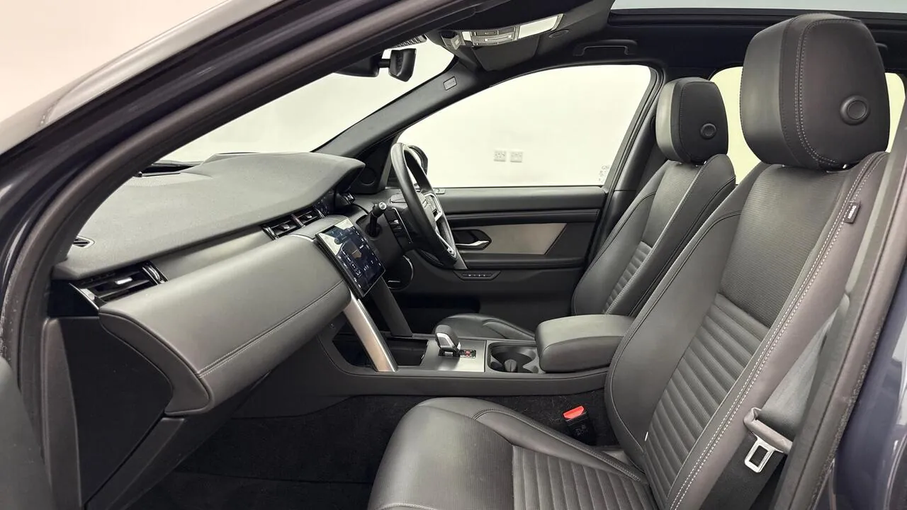 Land Rover Discovery Sport 2025 photo 3