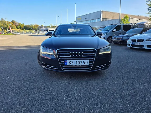 Audi A8 photo 2