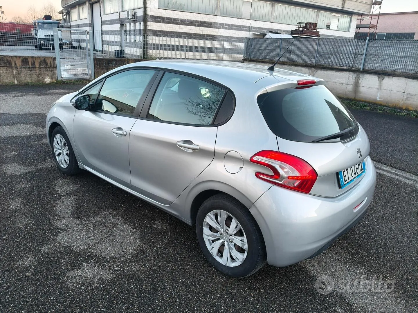 Peugeot 208 2014 photo 4