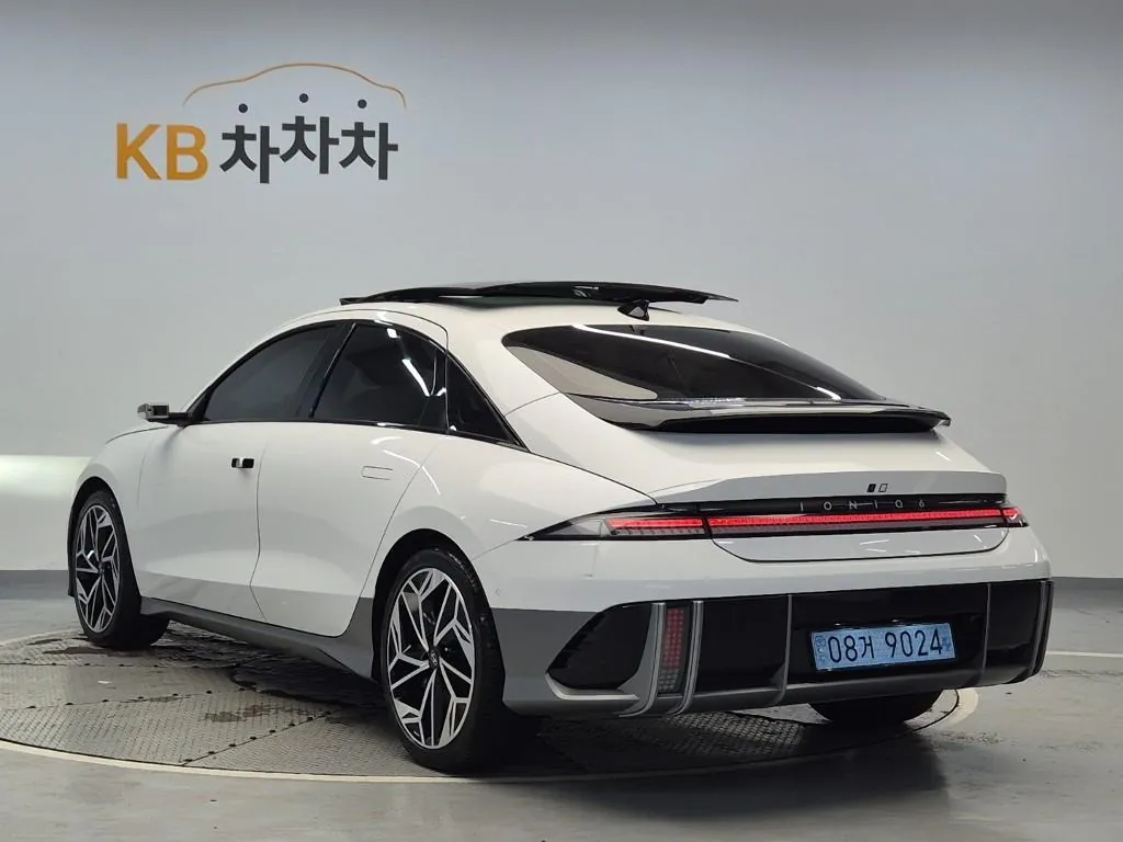 Hyundai Ioniq 6 2023 photo 2