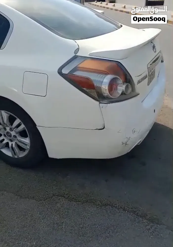 Nissan Altima 2011 photo 2