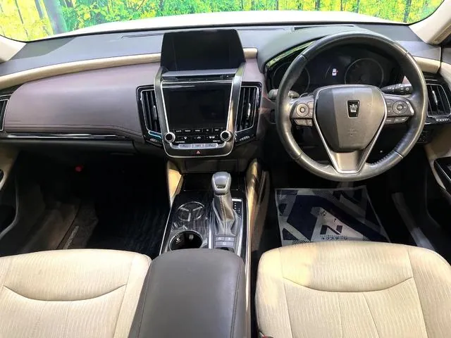 Toyota Crown 2019 photo 2