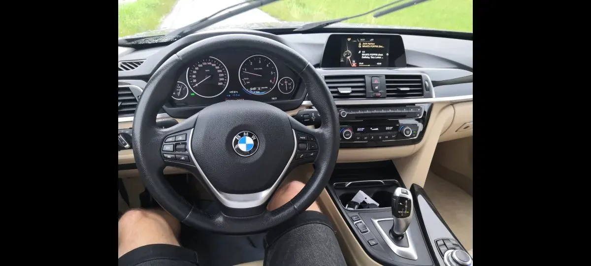BMW 3 Series 2017 photo 2