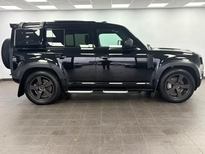 Land Rover Defender 110 2023 photo 5