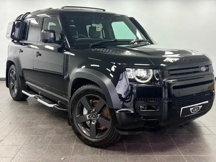 Land Rover Defender 110 2023 photo 2
