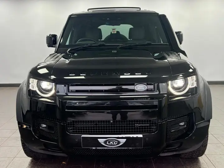 Land Rover Defender 110 2023 photo 3