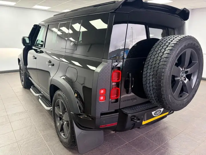Land Rover Defender 110 2023 photo 4