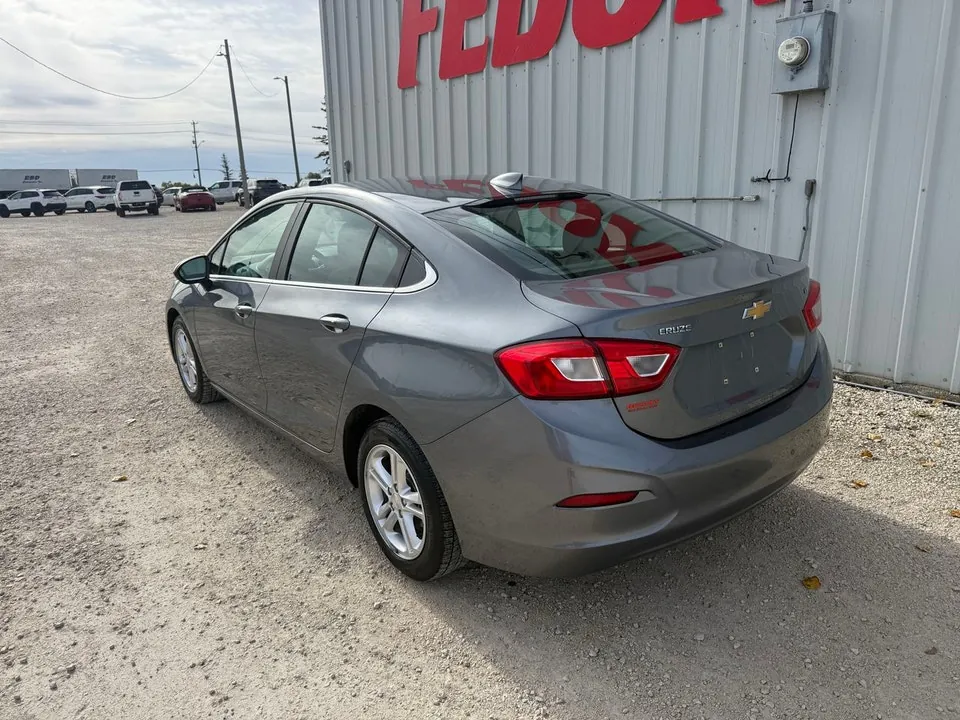 Chevrolet Cruze 2018 photo 2