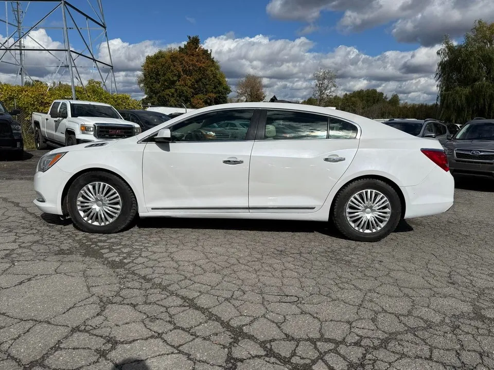 Buick Lacrosse 2015 photo 2