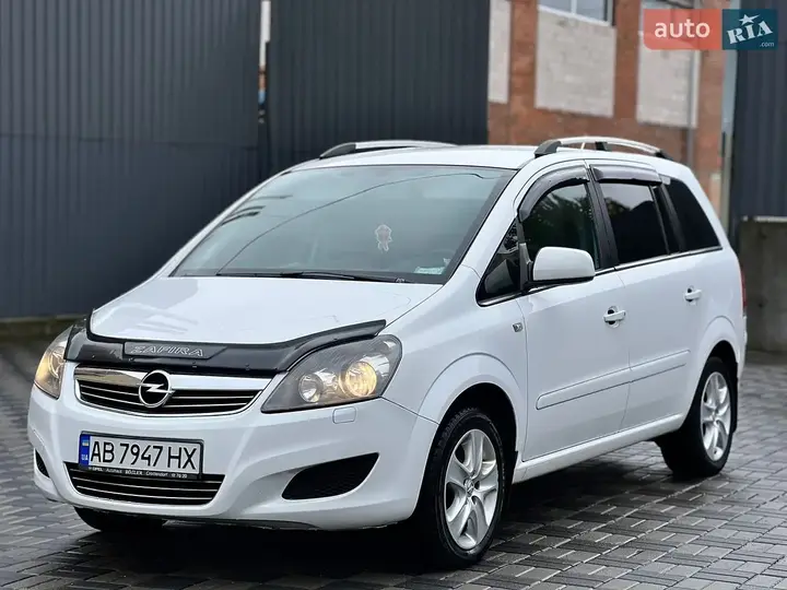 Opel Zafira 2011 photo 2