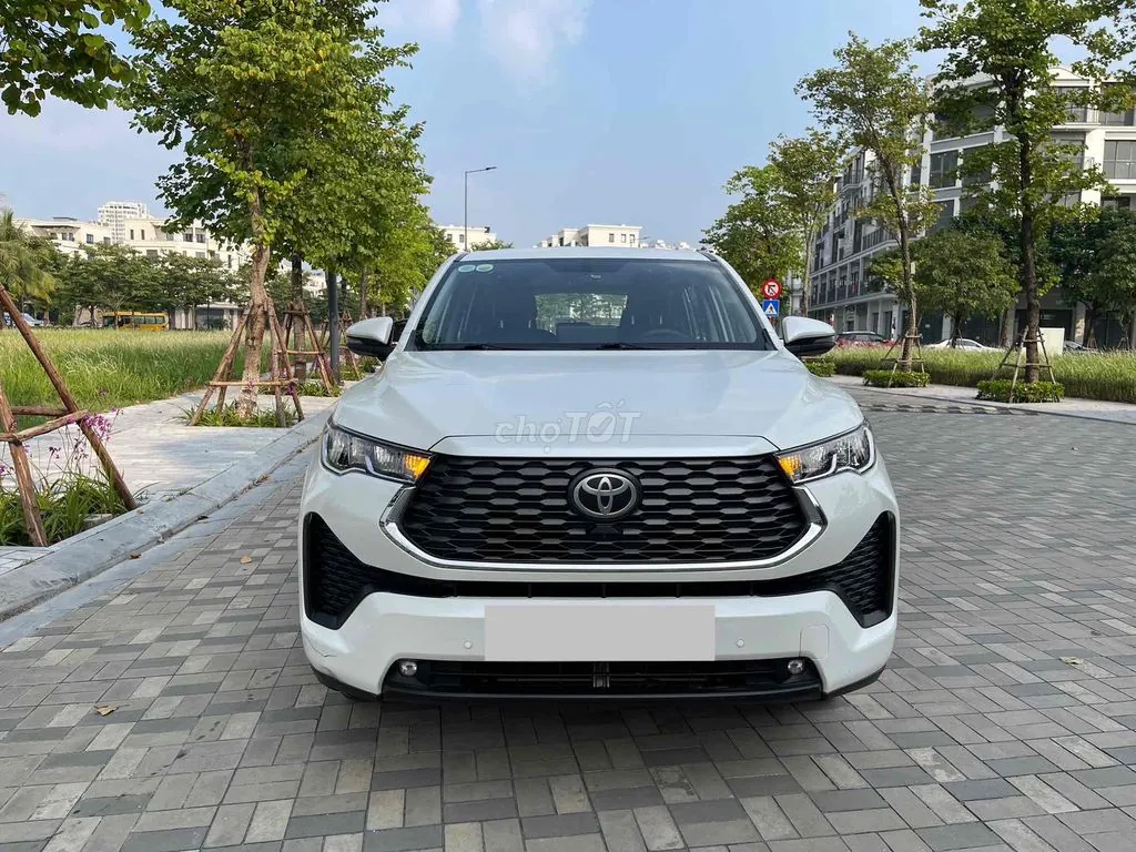 Toyota Innova Cross