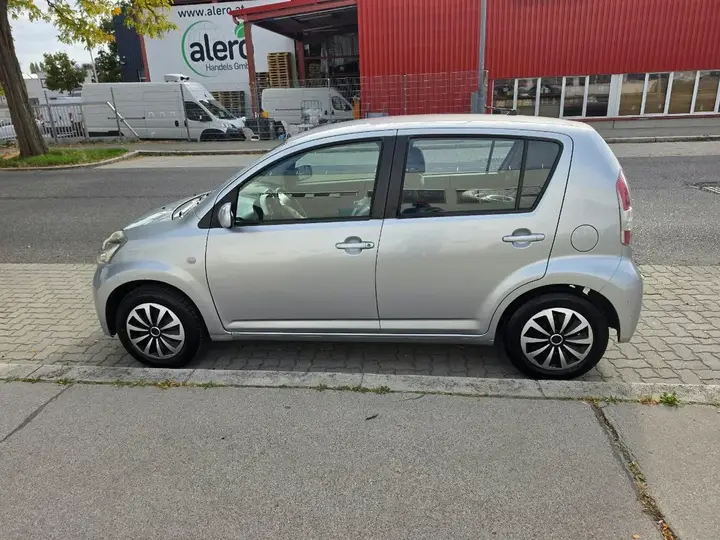 Daihatsu Sirion 2007 photo 3