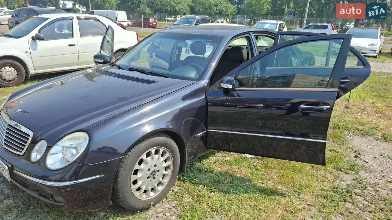 Mercedes-Benz E-Class 2005 photo 2