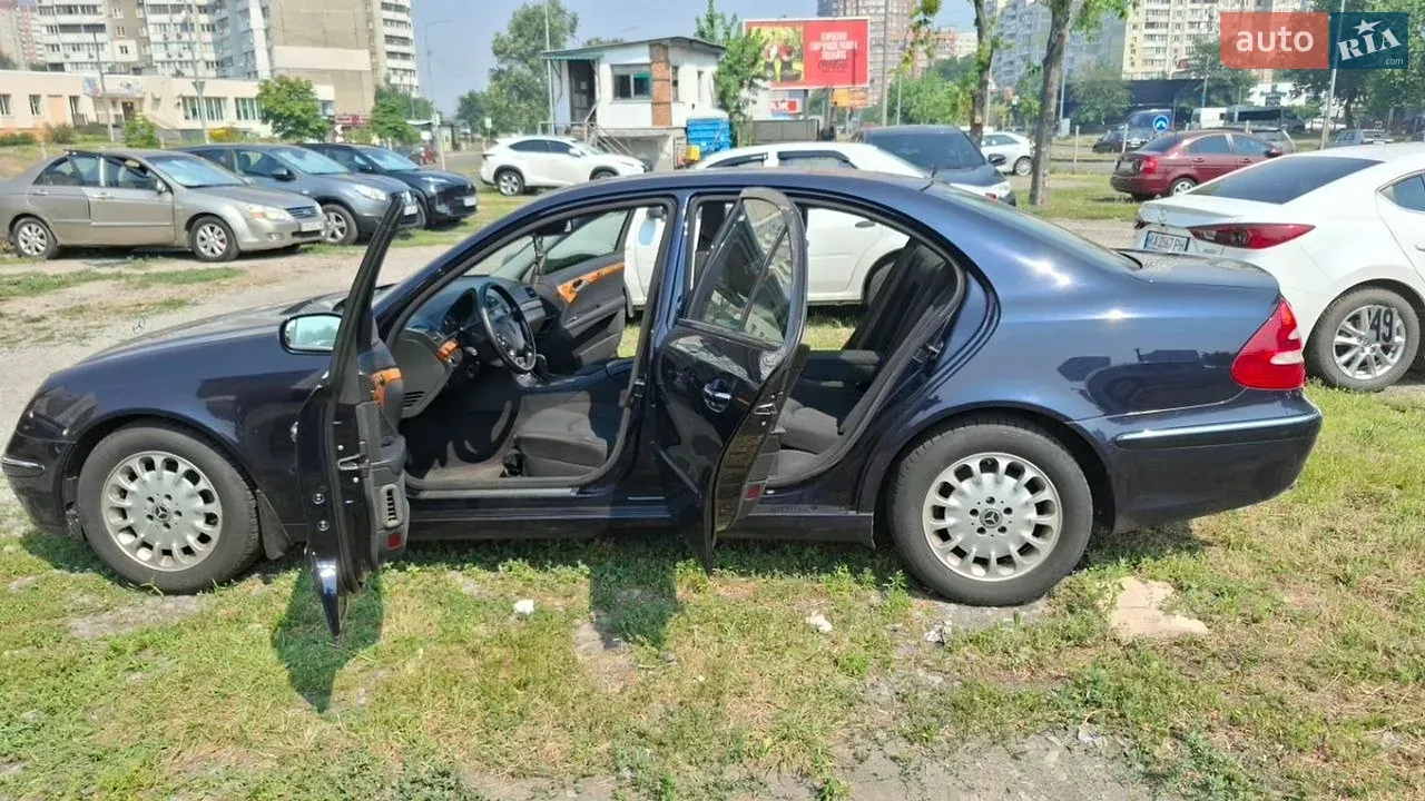 Mercedes-Benz E-Class 2005 photo 3