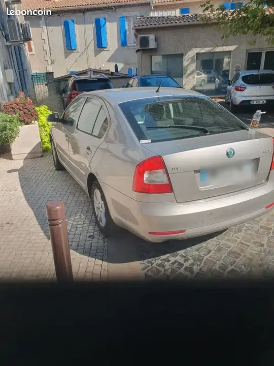 Skoda Octavia 2011 photo 2