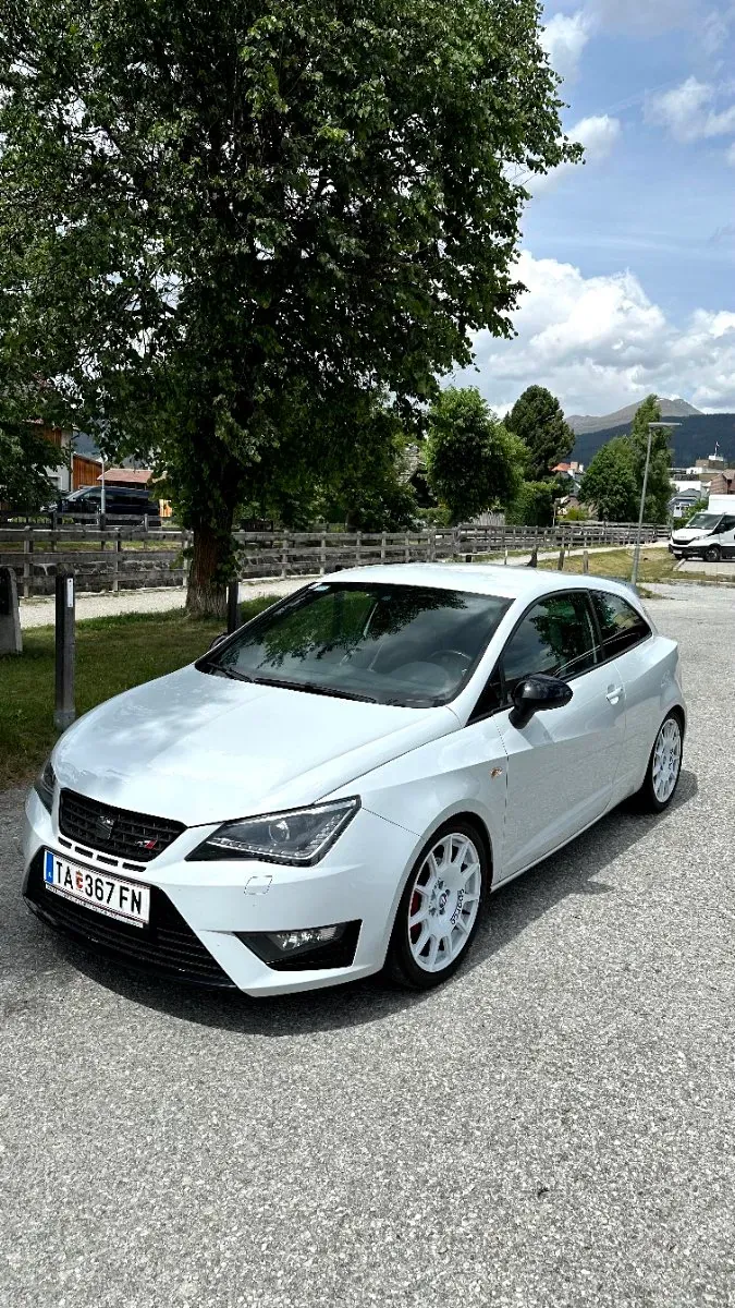 Seat Ibiza 2013 photo 2