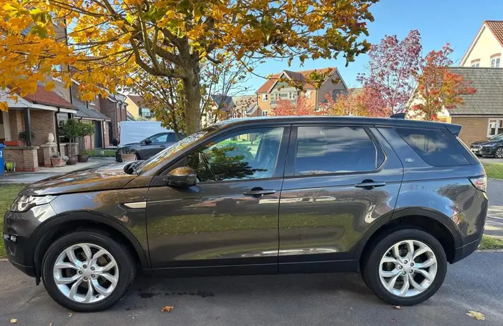 Land Rover Discovery Sport 2017 photo 2