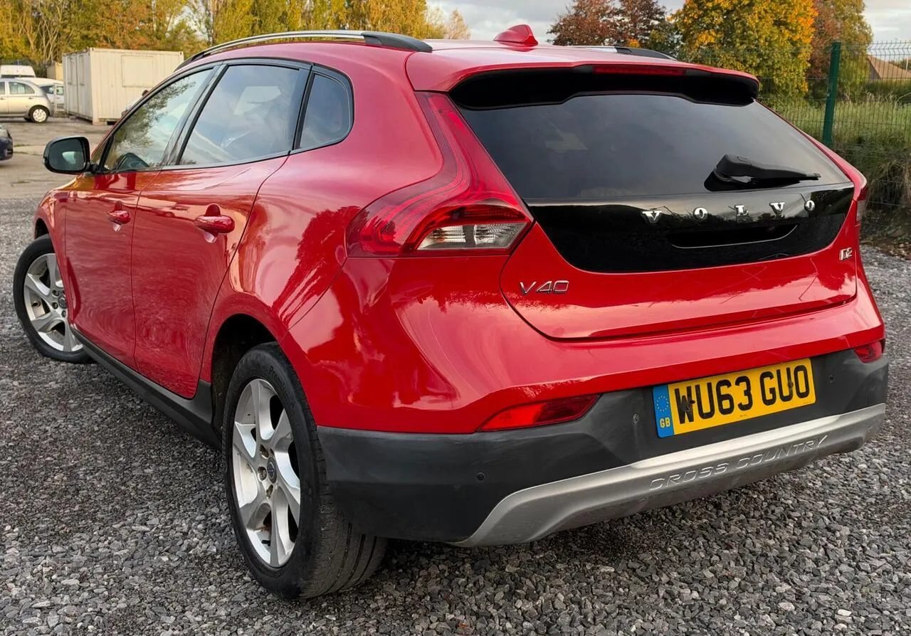 Volvo V40 2013 photo 2