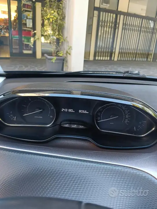 Peugeot 2008 2015 photo 2