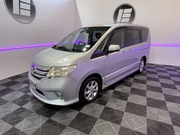 Nissan Serena 2013 photo 4