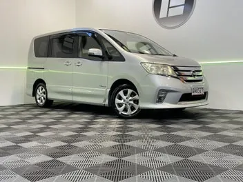 Nissan Serena 2013 photo 2
