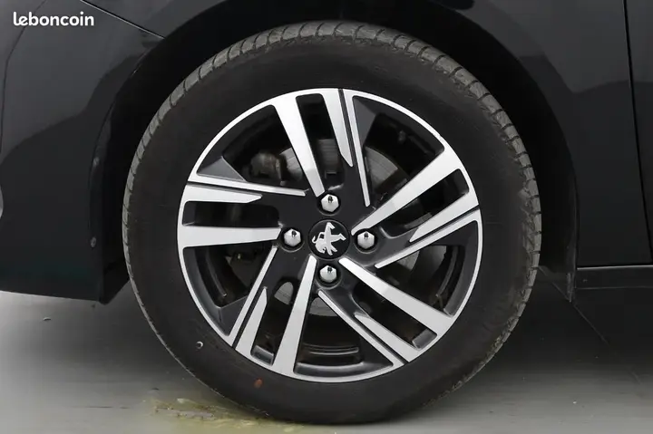 Peugeot 208 2022 photo 3