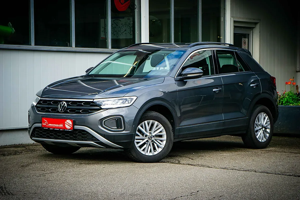 Volkswagen T-Roc 2023 photo 2