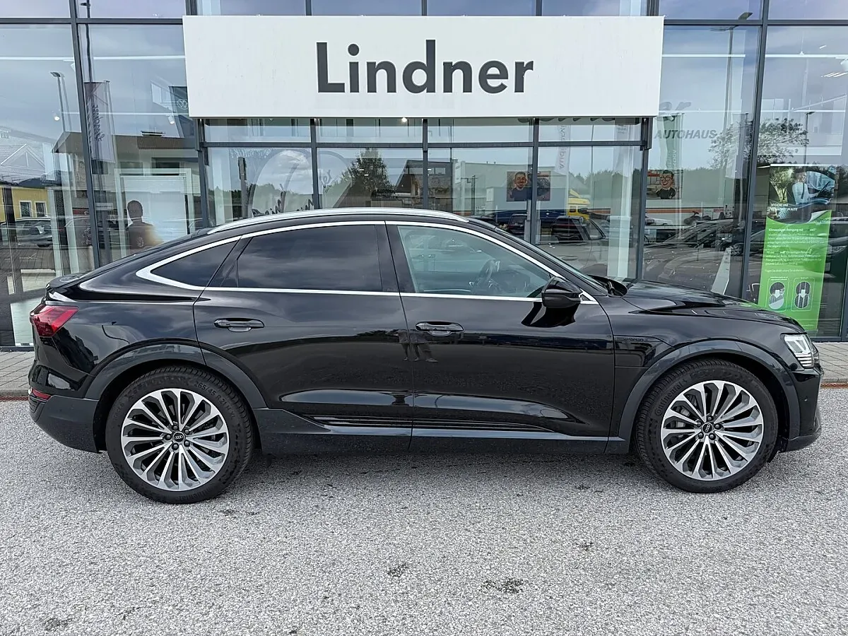 Audi Q8 2023 photo 2