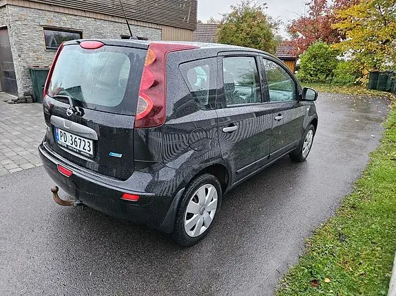 Nissan Note 2011 photo 3