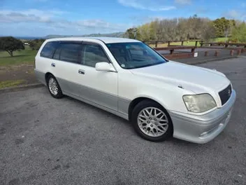 Toyota Crown 2000 photo 2