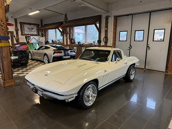 Chevrolet Corvette 1966 photo 3
