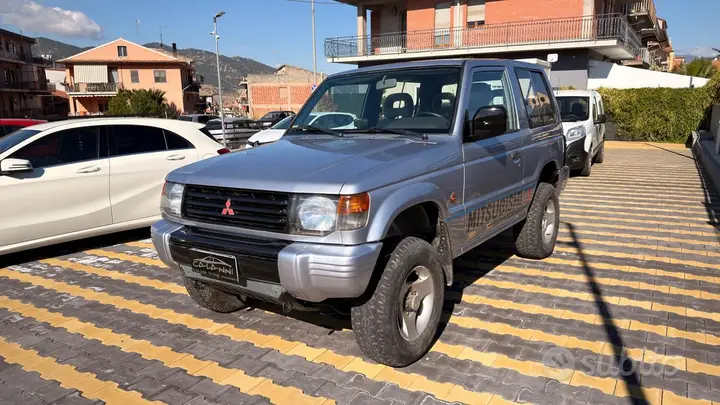 Mitsubishi Pajero 1997 photo 2