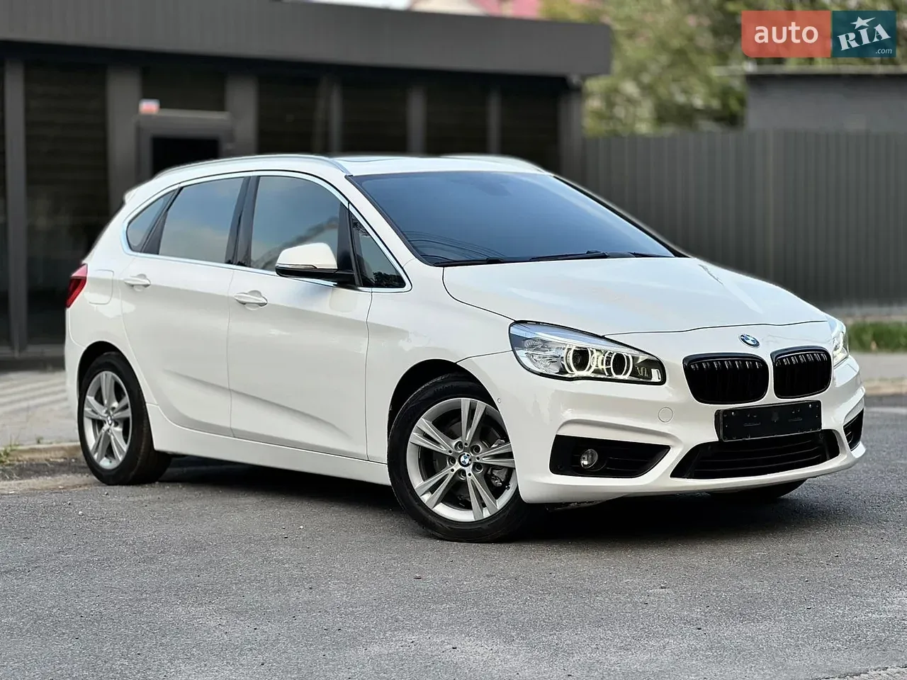 BMW 2 Series Active Tourer 2015 photo 2