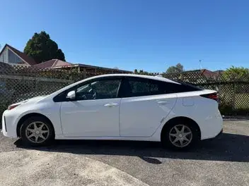 Toyota Prius 2021 photo 2