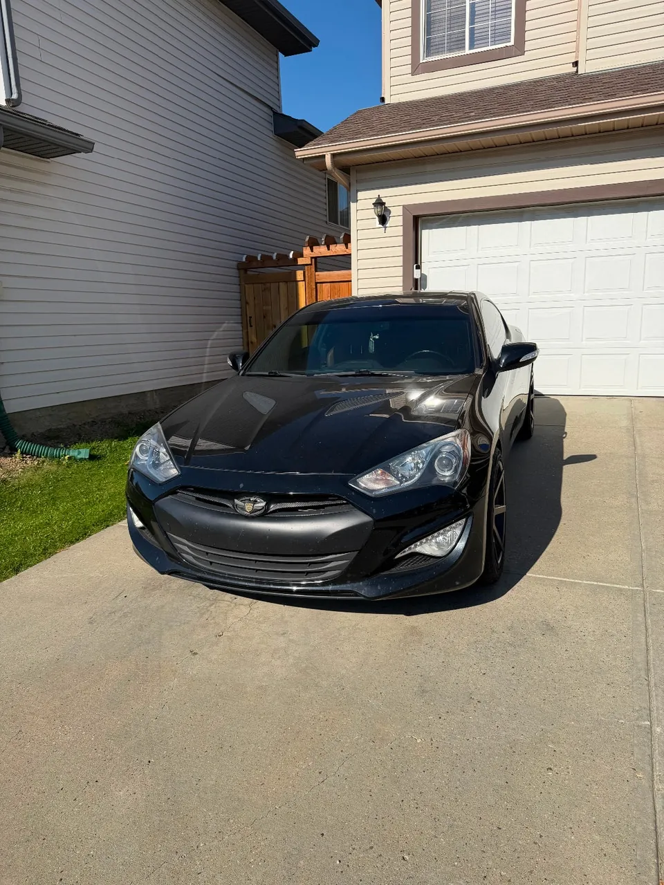 Genesis Coupe 2015 photo 2