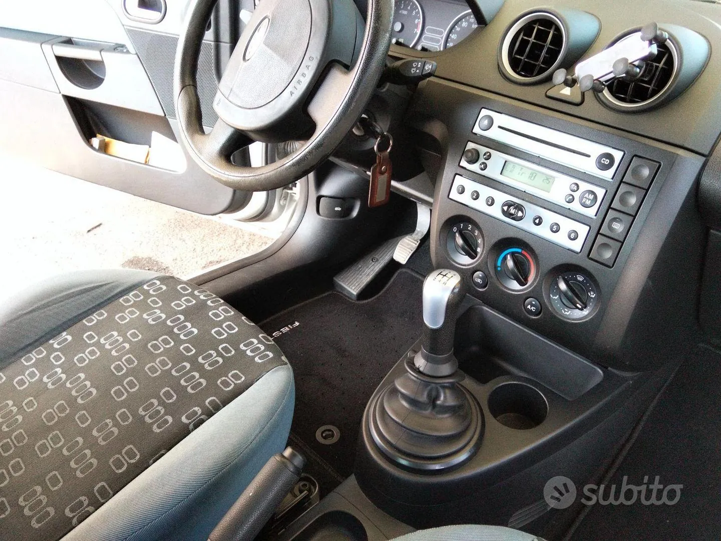 Ford Fiesta 2005 photo 5
