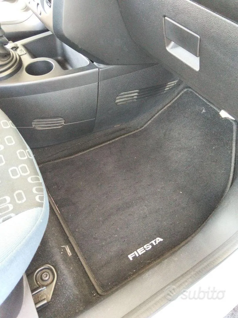 Ford Fiesta 2005 photo 4