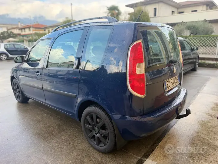 Skoda Roomster 2011 photo 4