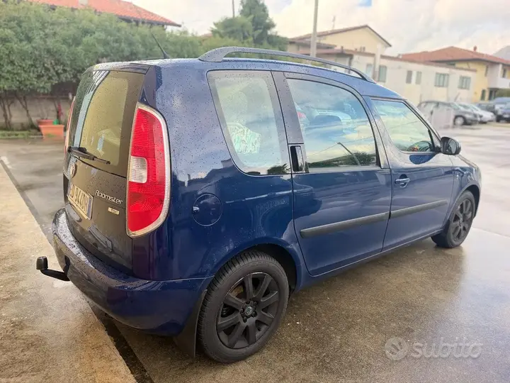 Skoda Roomster 2011 photo 3