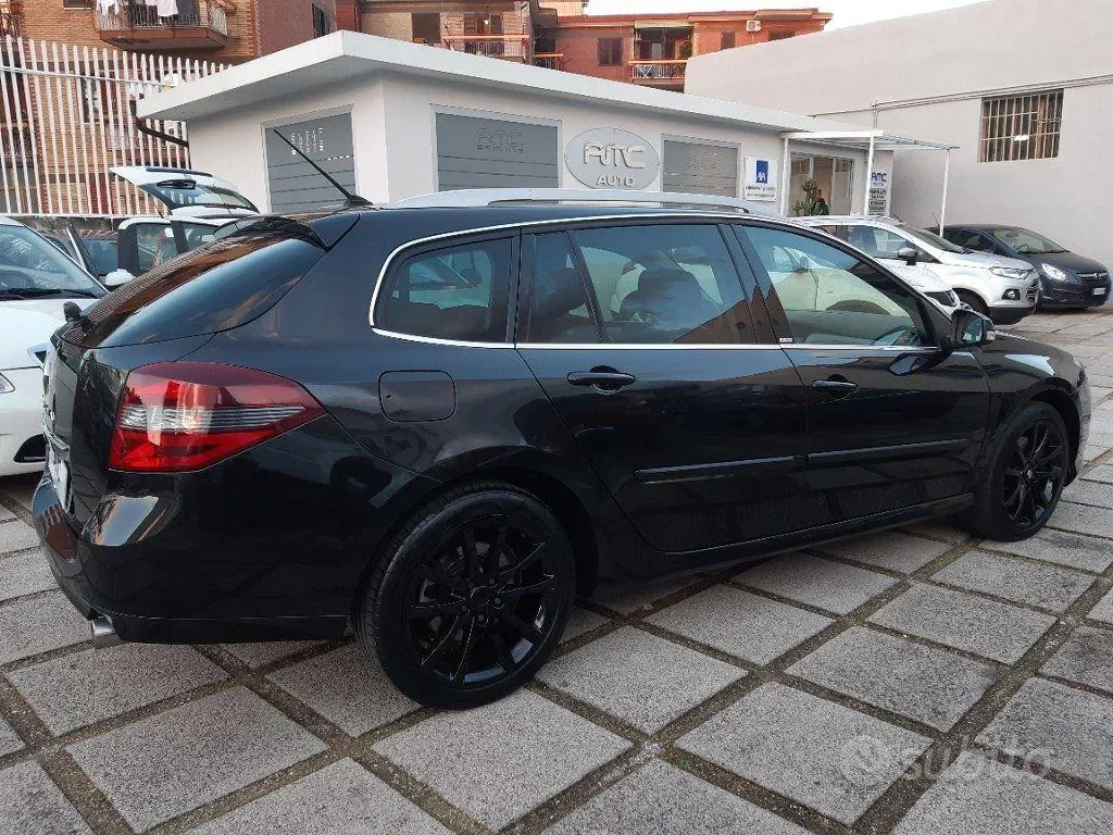 Renault Laguna 2010 photo 3