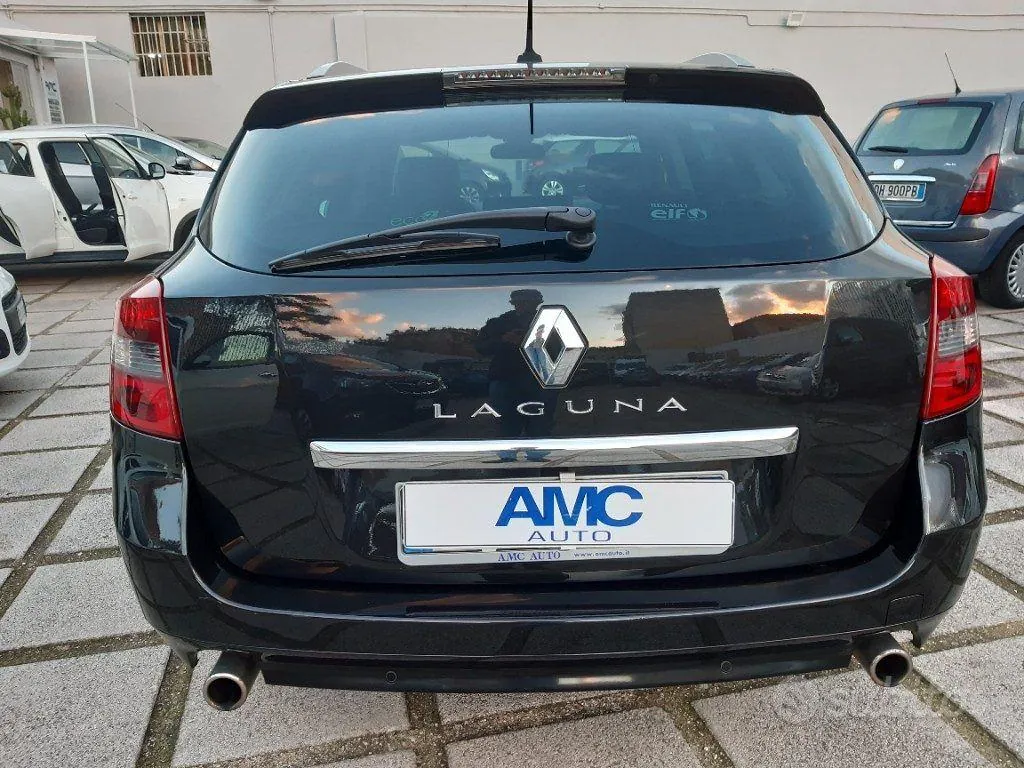 Renault Laguna 2010 photo 4