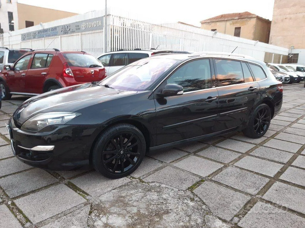 Renault Laguna 2010 photo 2