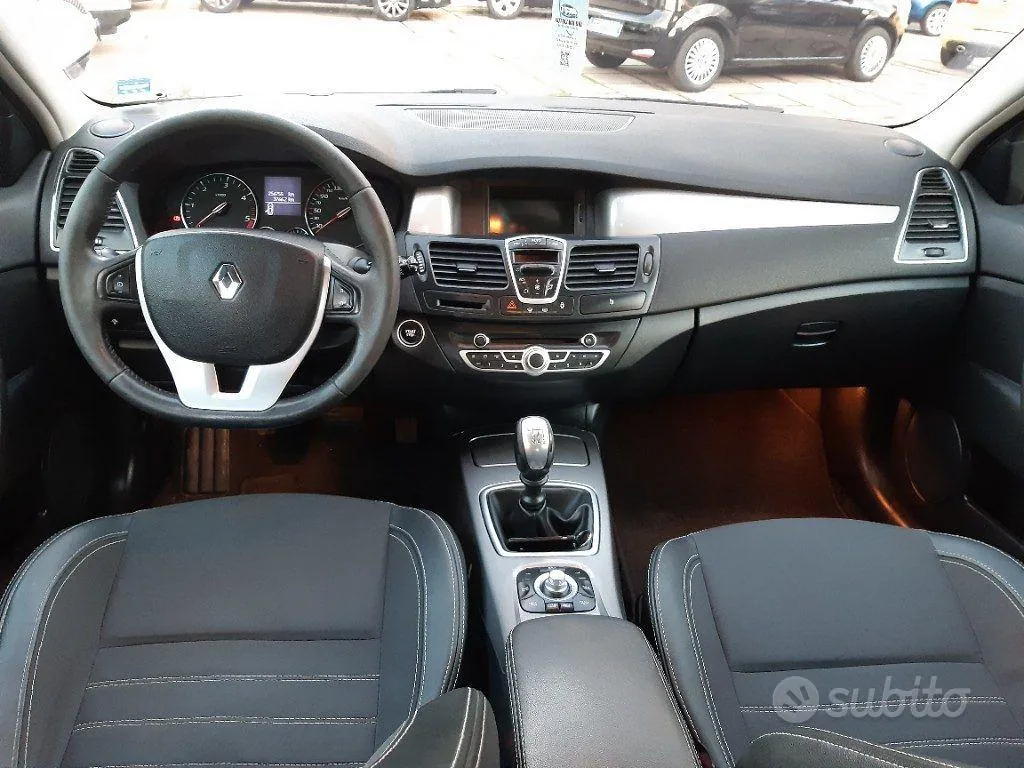 Renault Laguna 2010 photo 5