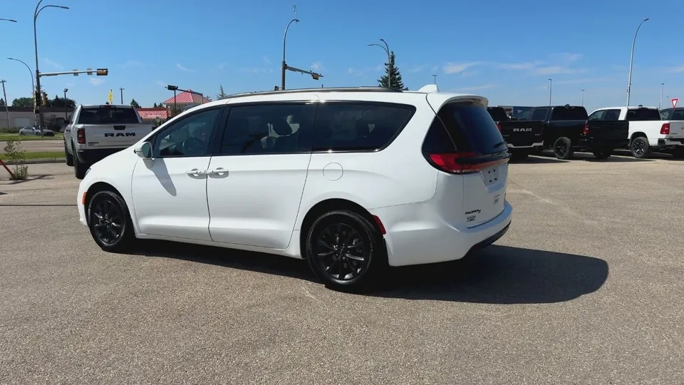 Chrysler Pacifica 2022 photo 4